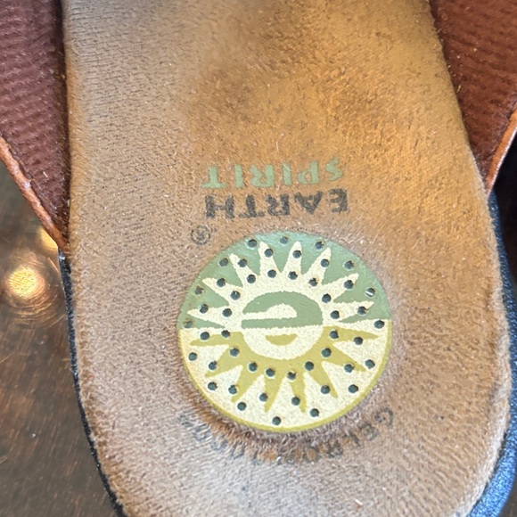 Earth Spirit Brown Leather Sandals - Picture 4 of 6